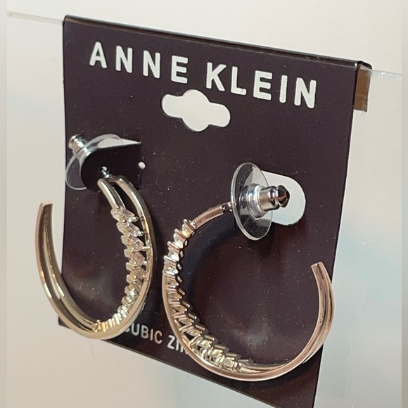 🆕 Anne Klein Polished Gold & Rhinestone Double Twist Hoop Earrings NWT - Picture 4 of 9